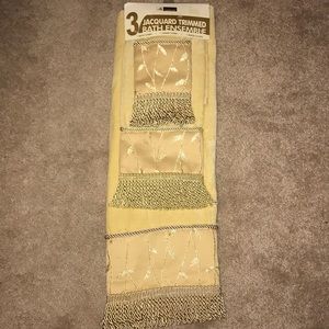 Jacquard Trimmed 3 piece bath ensemble